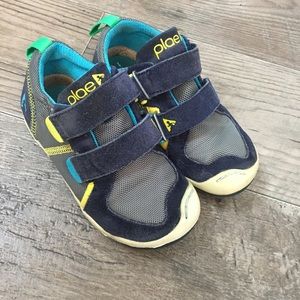 Plae Ty nylon shoes size 9.5 GUC